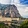 El Monasterio de Montserrat, enclavado en las gigantescas quebradas de una montaña de varios picos